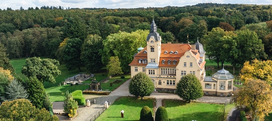 Bernsteinschloss Wendorf aus der Luft TMV Gross header